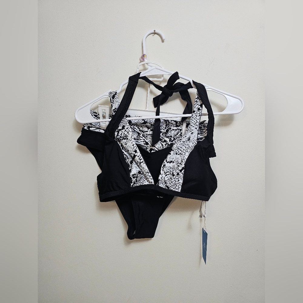 NEW Cupshe Medium Black/white 2 piece swimsuit animal print deep v neck